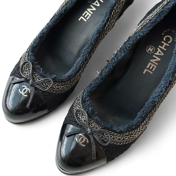 SOLD Chanel Interlocking CC Logo Pumps - Picture 6 of 9